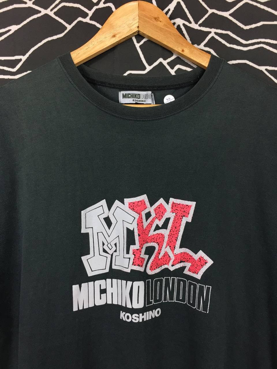 Michiko Koshino London Vtg Michiko London Koshino MKL Center Logo Tee Size US L / EU 52-54 / 3 - 3 Thumbnail