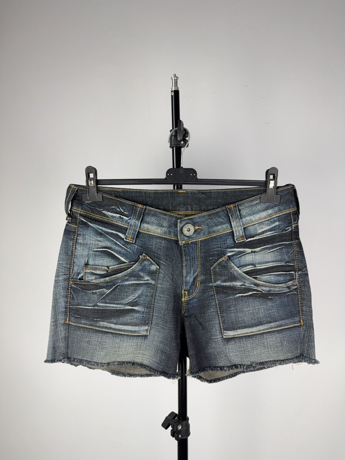 Lee Vintage 00s Lee Cowgirl Wester Denim Shorts Retro Y2K Size 32" / US 10 / IT 46 - 1 Thumbnail