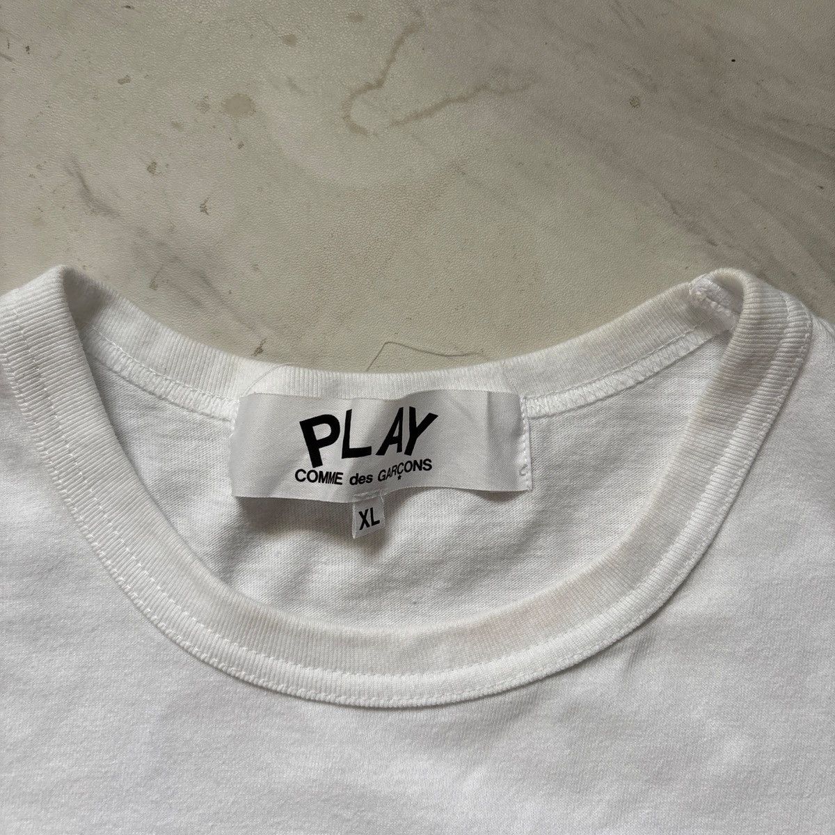 CDG by Comme des Garcons Comme de Garçons Play Tee Size US XL / EU 56 / 4 - 2 Thumbnail
