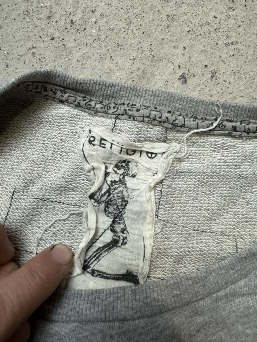 Vintage Vintage Y2K Religion Girl Erotic Embroidered Logo Sweatshirt Size US M / EU 48-50 / 2 - 6 Thumbnail
