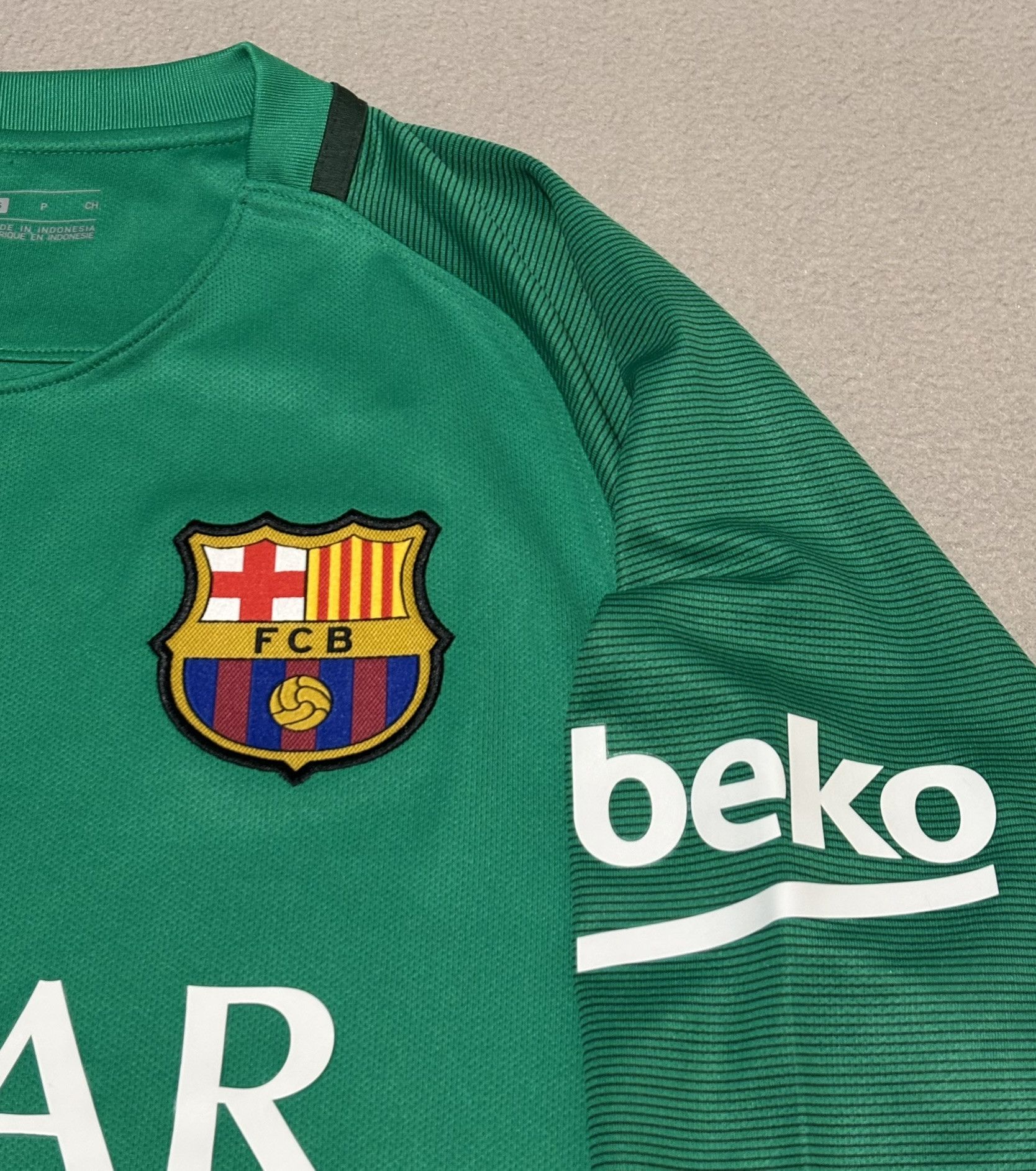 Nike FC Barcelona 2016/2017 Elias #1 Nike Goalkeeper Shirt Size S Size US S / EU 44-46 / 1 - 9 Thumbnail