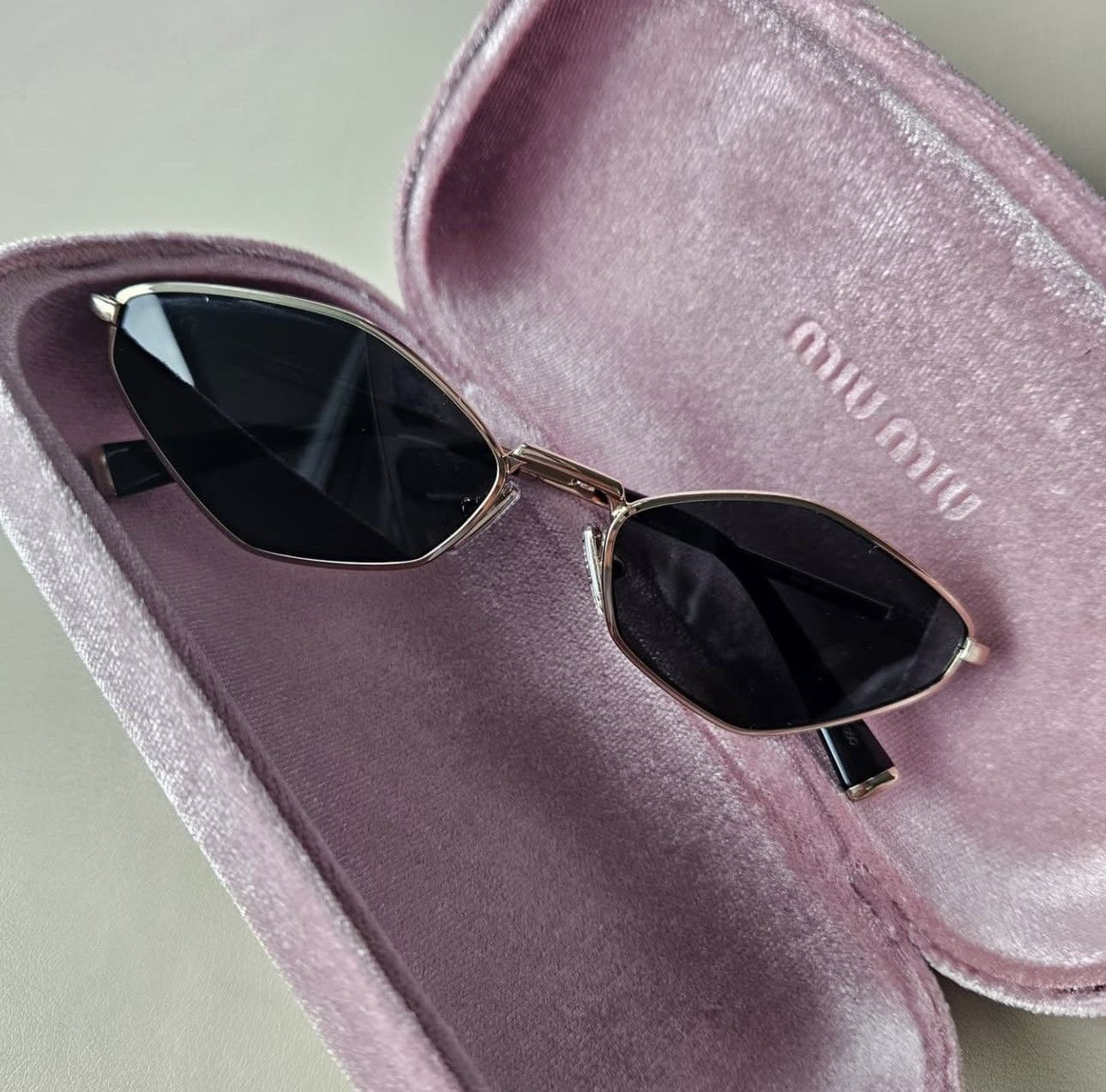 Miu Miu × Vintage NEW Miu Miu sunglasses SMU 56ZS ZVN-5S0 Size ONE SIZE - 1 Thumbnail