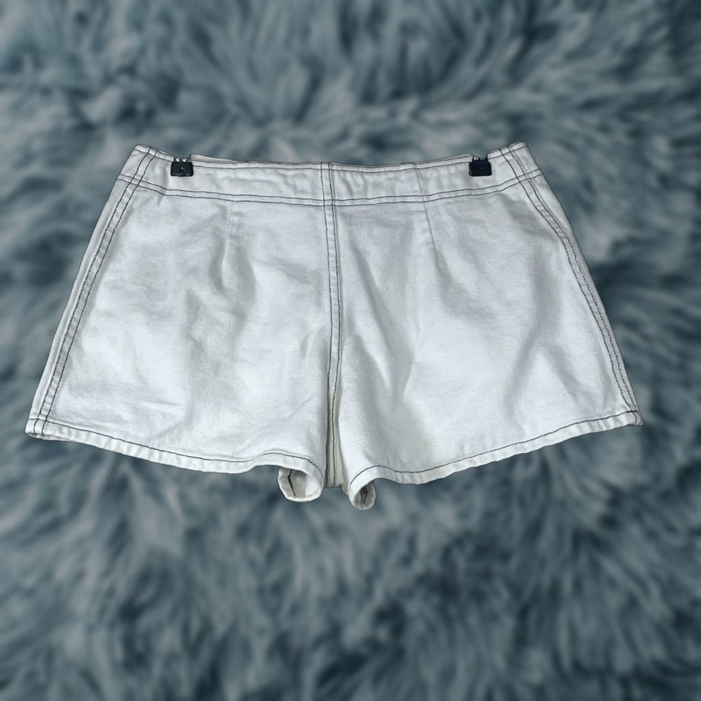 Vintage VINTAGE Breaker White Denim Shorts Lace Up Cotton 13/14 Women Size 34" / US 12 / IT 48 - 1 Thumbnail