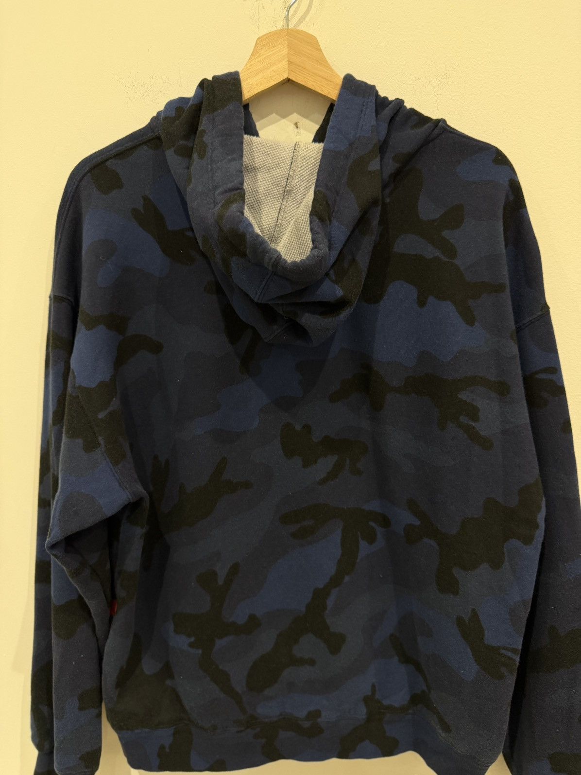 Valentino Valentino Camo V Logo Print Hoodie Navy Size: M Size US M / EU 48-50 / 2 - 6 Thumbnail