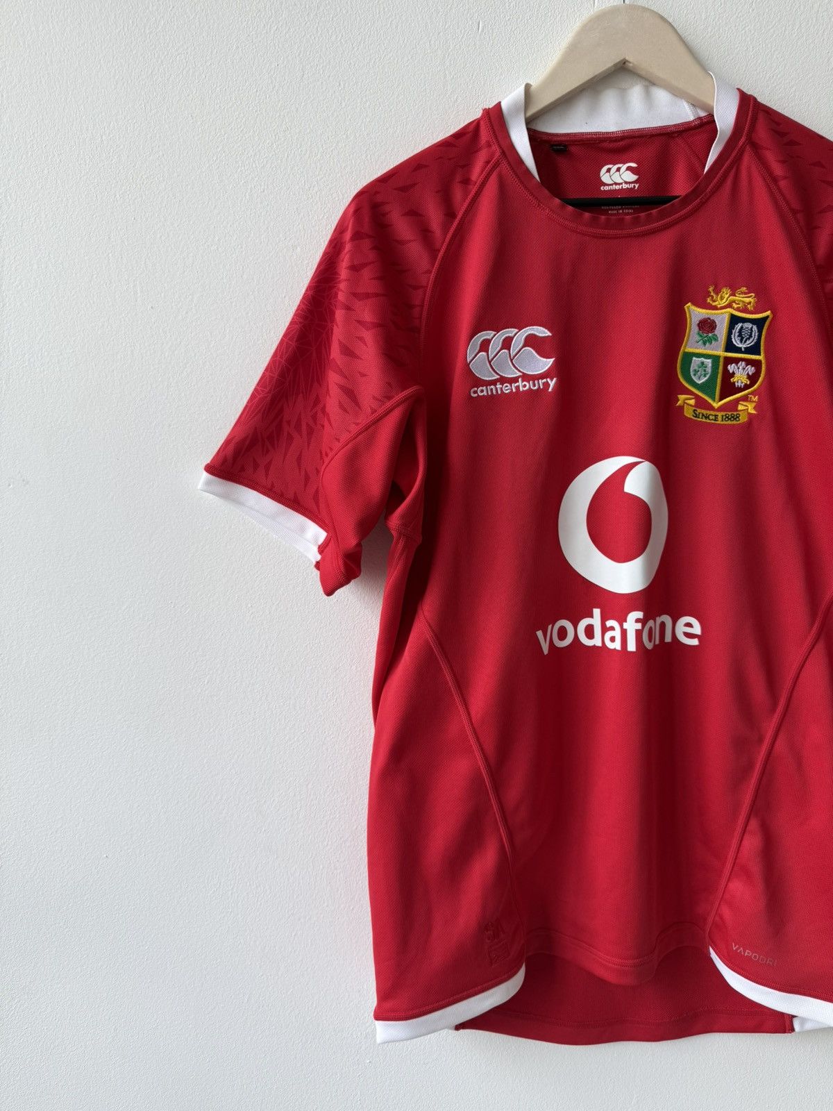 Canterbury of New Zealand Canterbury Vodafone British Lions Rugby 2021 Jersey Size US L / EU 52-54 / 3 - 4 Thumbnail