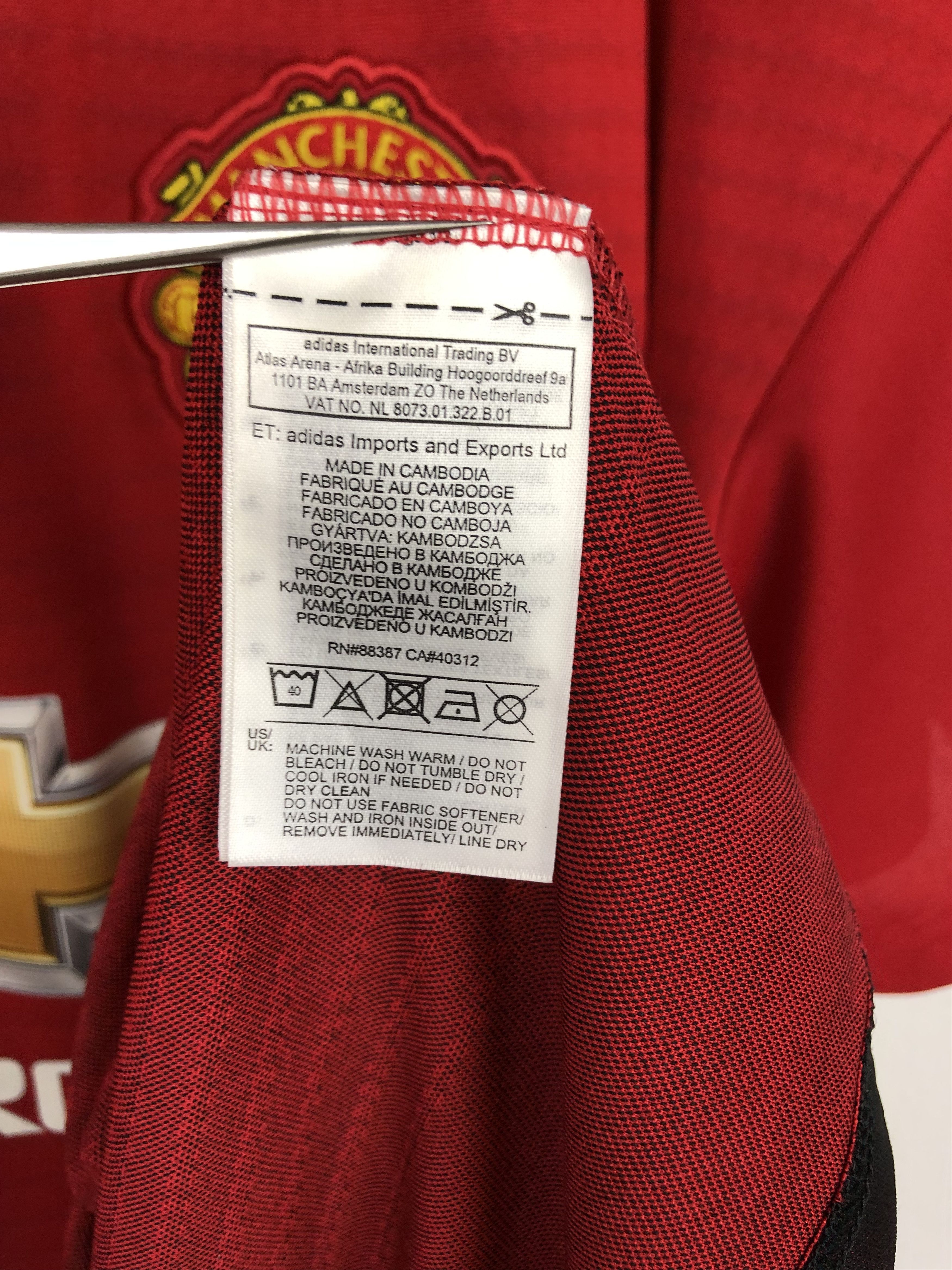 Adidas Manchester United football shirt 2018 Soccer Lindelof Jersey Size US XXL / EU 58 / 5 - 11 Thumbnail
