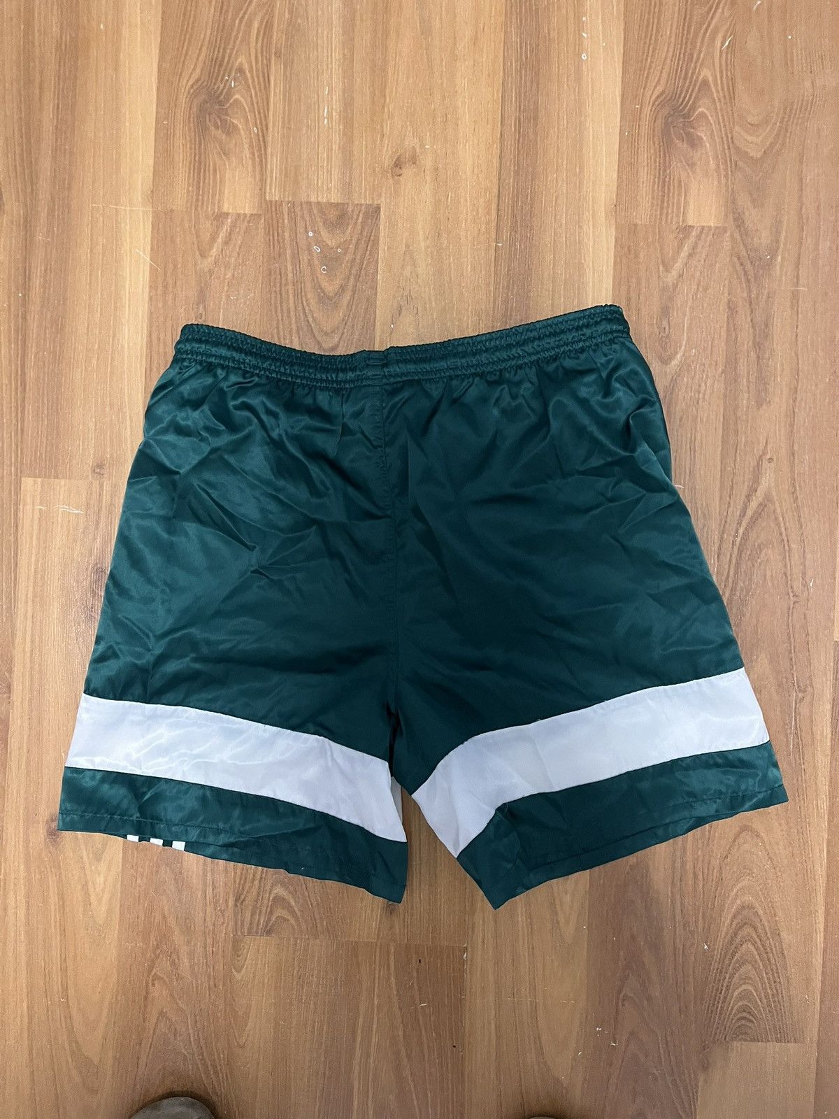 Adidas Vintage adidas green gym shorts Size US 32 / EU 48 - 2 Thumbnail
