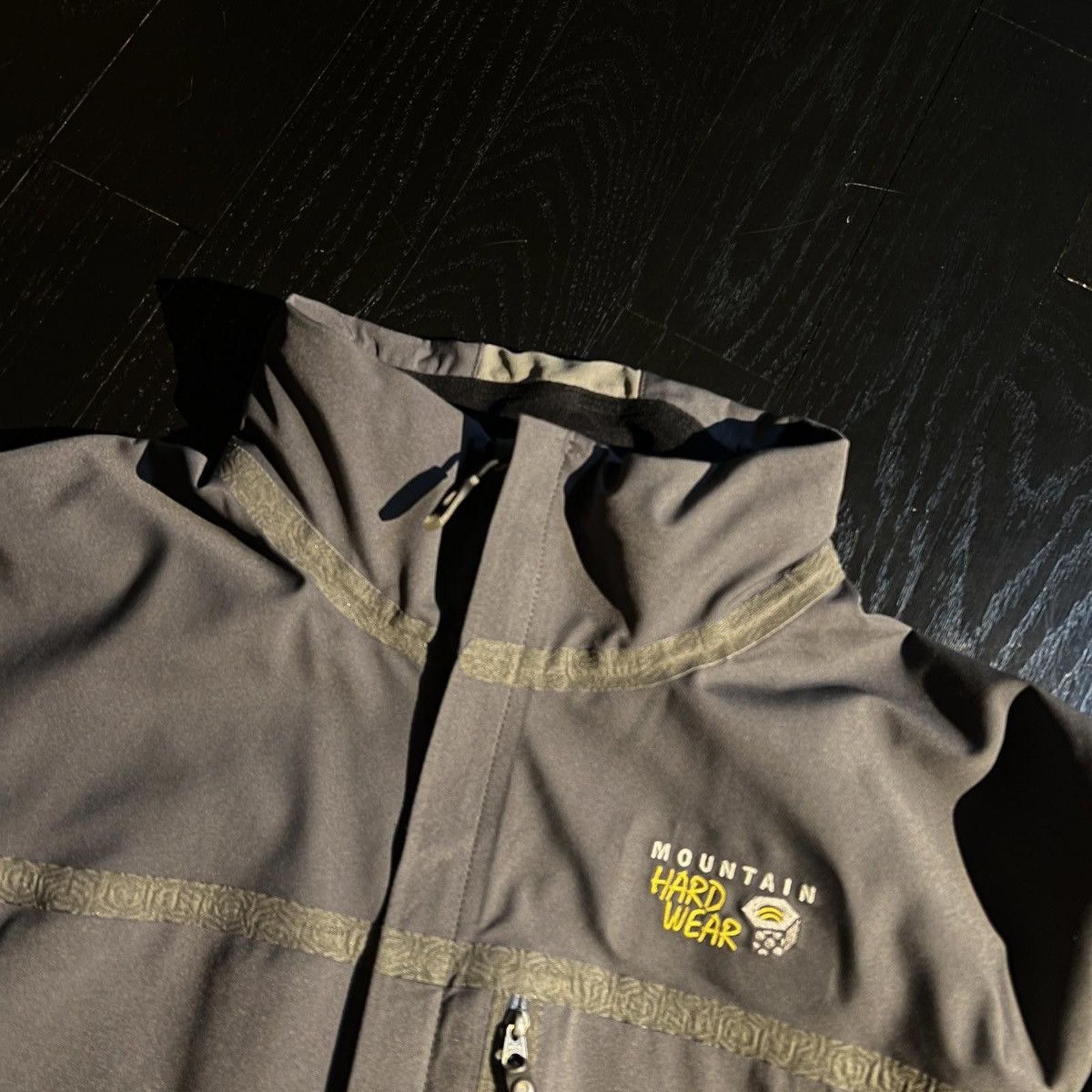 Mountain Hardwear Vintage Mountain Hardwear Taped Conduit Softshell Jacket Size US L / EU 52-54 / 3 - 7 Thumbnail