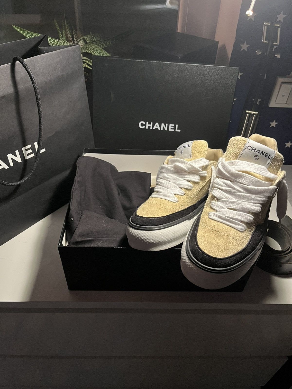 Chanel CC Chanel Suede Sneaker Runner Beige/White Rare Size US 8 / EU 41 - 3 Thumbnail