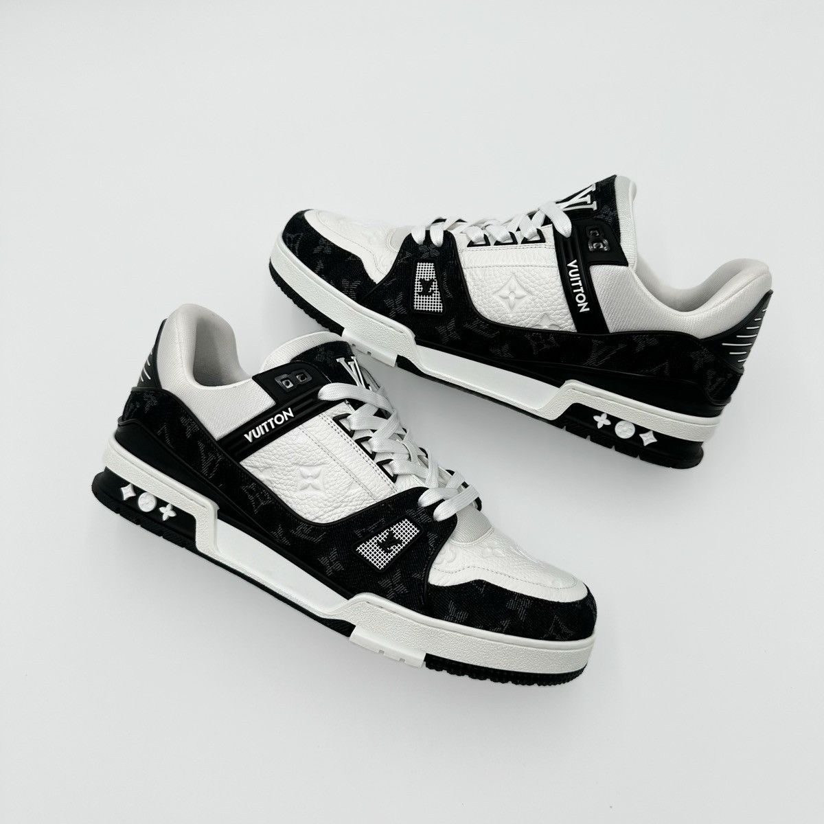 Louis Vuitton Louis Vuitton Trainer Black White Low Tops Size US 11 / EU 44 - 1 Thumbnail
