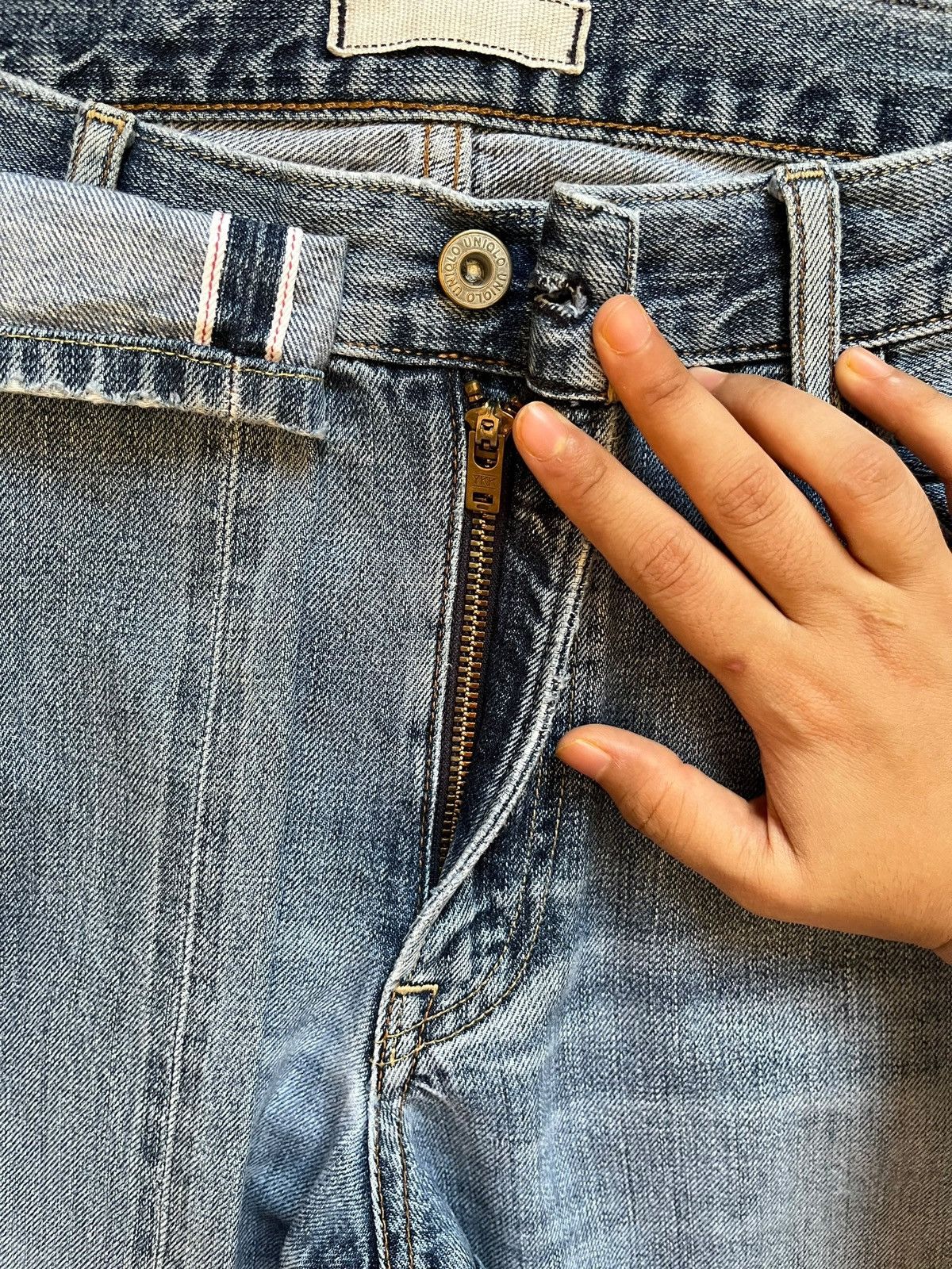 Japanese Brand × Uniqlo SALES🔥Vintage Uniqlo Selvedge Faded Wash Loose Jeans Size US 35 - 4 Thumbnail
