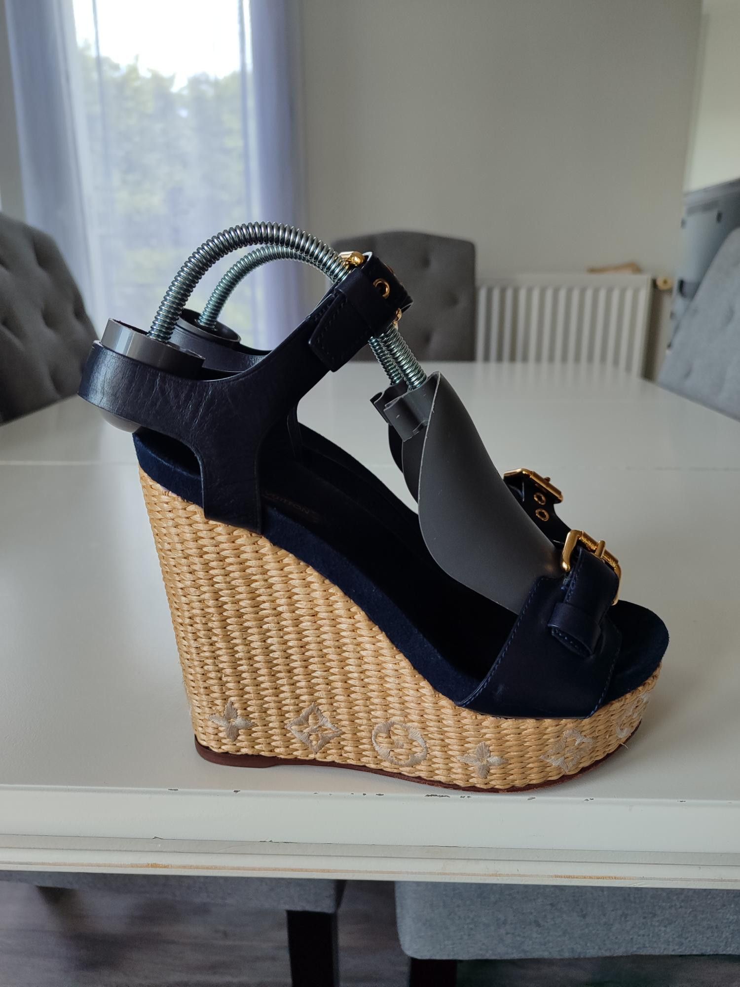 Louis Vuitton SANDALES COMPENSEES LOUIS VUITTON WEDGE Size US 7 / IT 37 - 3 Thumbnail