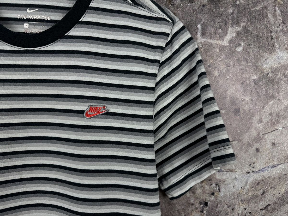 Nike Men’s Nike T-Shirt Striped Streetwear Size Small Size US S / EU 44-46 / 1 - 5 Thumbnail
