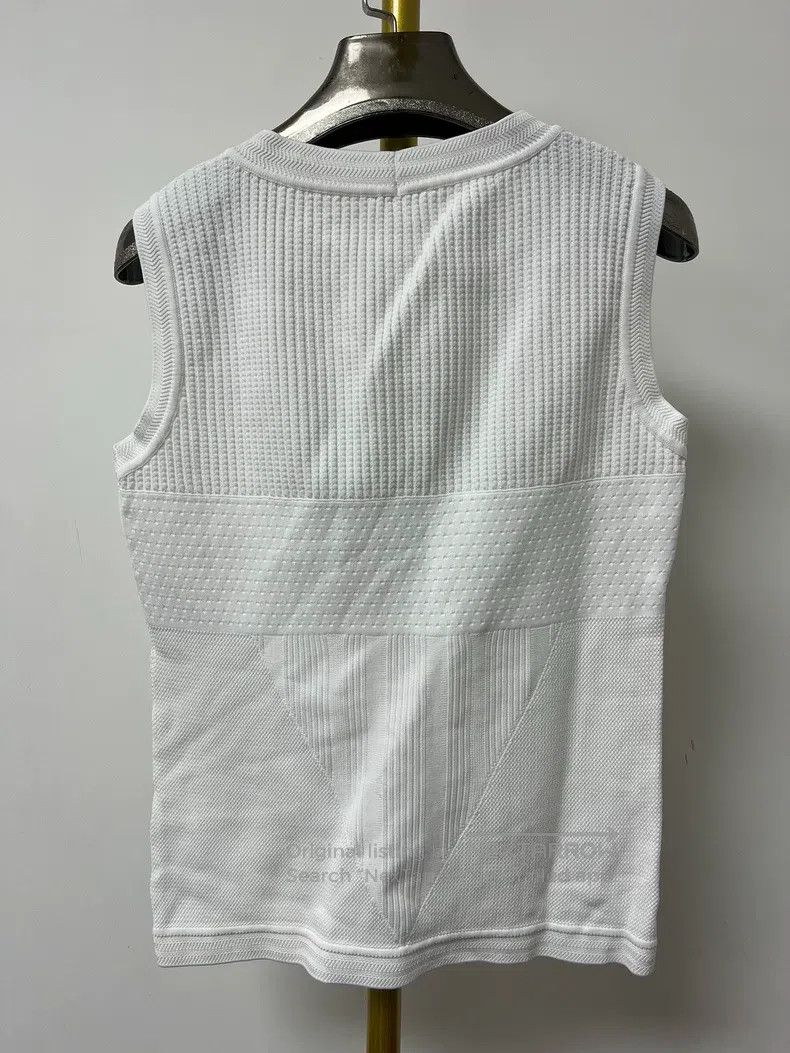 Chanel Chanel White simple classic sleeveless Size XS / US 0-2 / IT 36-38 - 2 Thumbnail