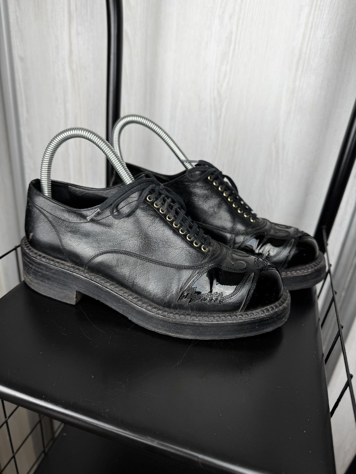 Chanel CHANEL 'CC' Logo Utah Eagle Oxford Vintage Shoes size 39C Size US 8 / IT 38 - 3 Thumbnail