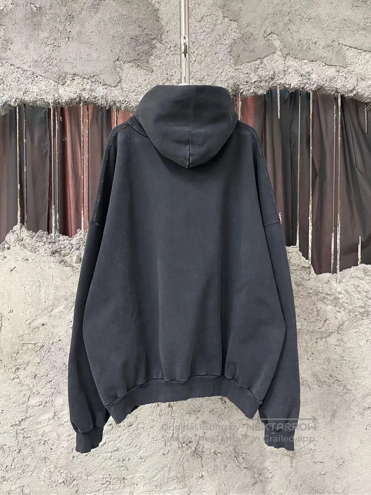Balenciaga balenciaga oversized hoodie in dark color. Size US S / EU 44-46 / 1 - 2 Thumbnail