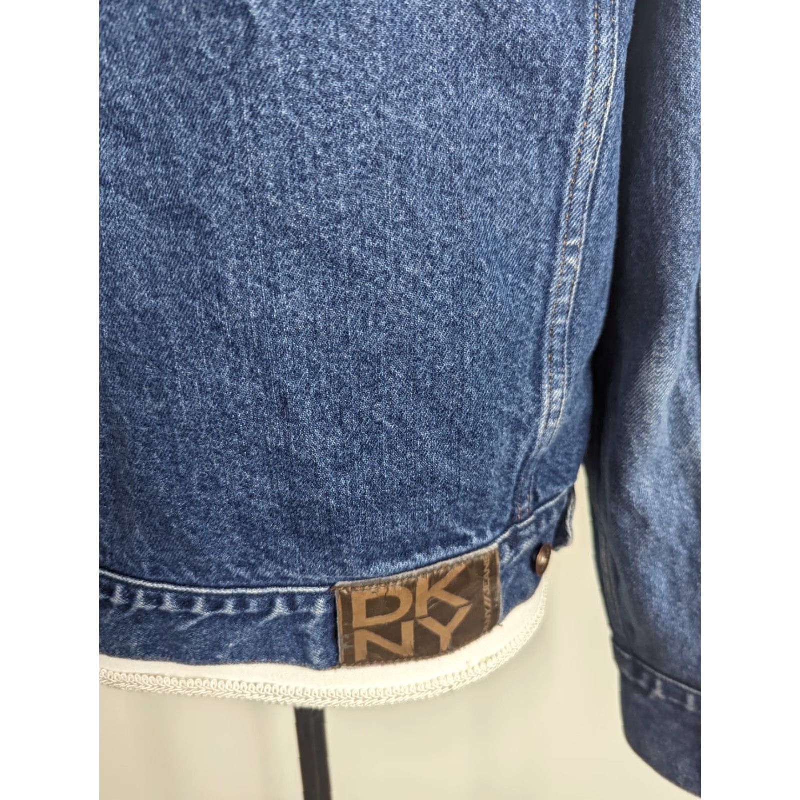 DKNY VINTAGE DKNY Women’s Trucker Denim Blue Jean Jacket Jacket Size S/Bust 36? Size 28" / US 6 / IT 42 - 4 Thumbnail