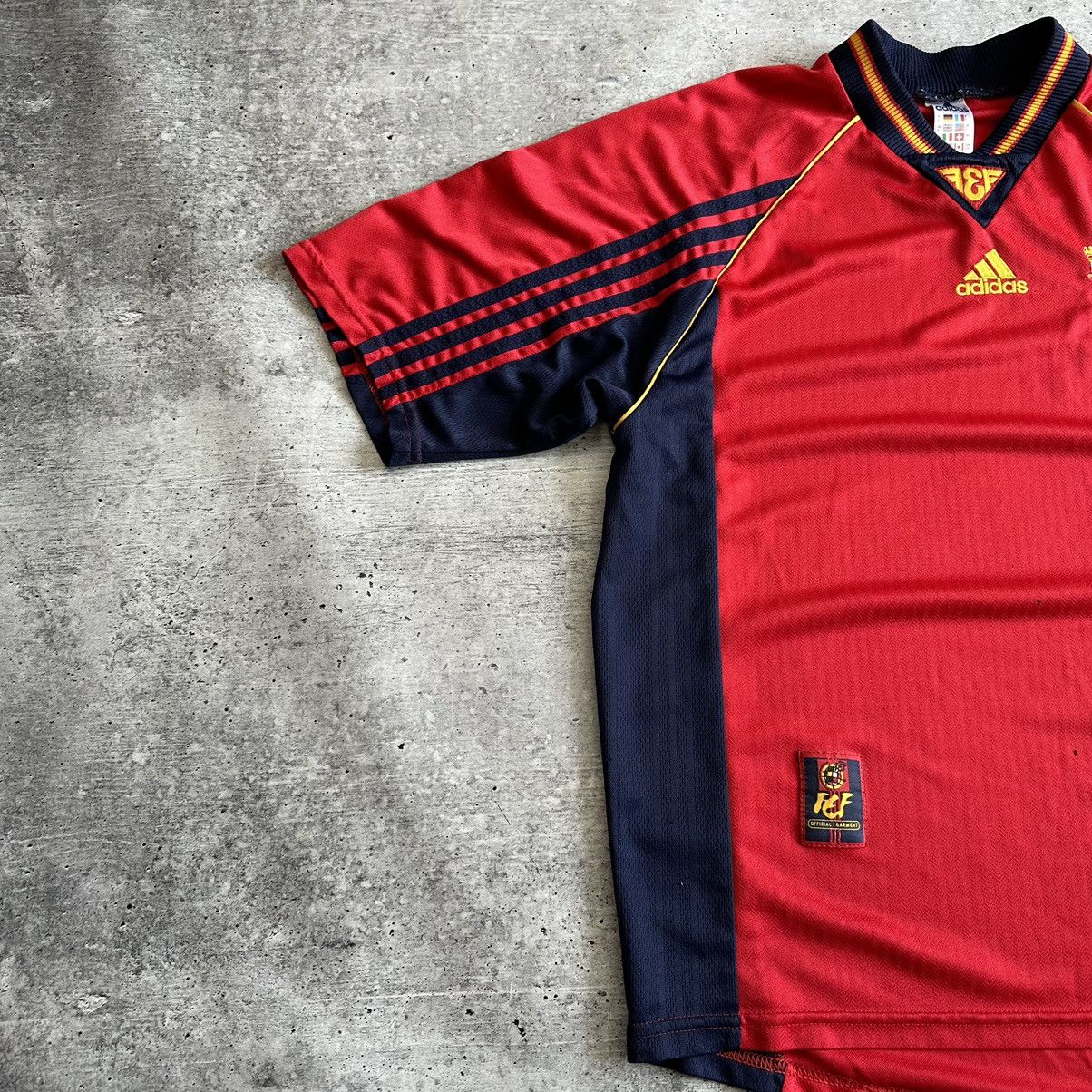 Vintage Vintage Adidas Spain 1998 Home Football Shirt Soccer Jersey Size US L / EU 52-54 / 3 - 2 Thumbnail