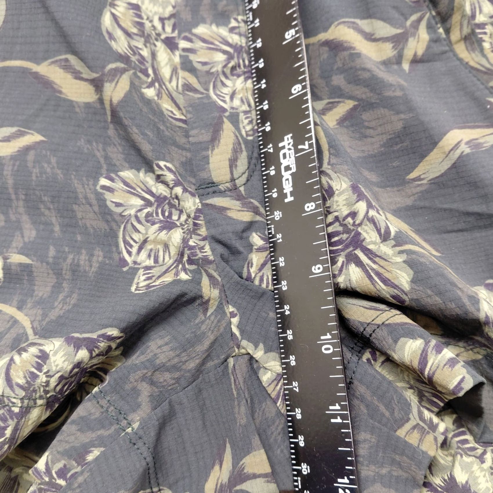 Athleta Athleta Trekkie North Printed Shorts Women's Size 4 Olive Army Green Floral Pattern Pockets Stretch Breathable Athletic Shorts Womens Size 27" / US 4 / IT 40 - 6 Thumbnail