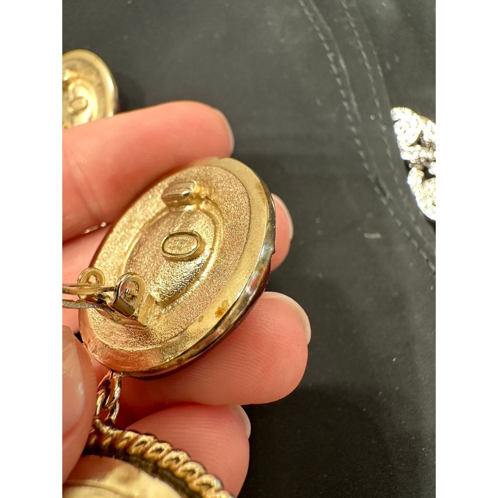 Chanel NWOT Chanel Pre-Fall 2019 Pearl Drop Earrings Size ONE SIZE - 7 Thumbnail