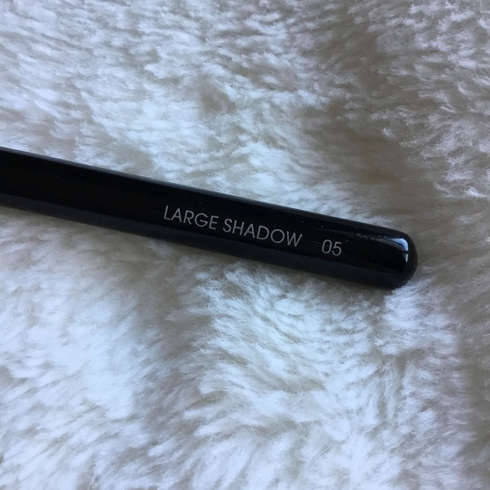 Other Le Métier de Beauté Large Shadow 05 Brush. Size ONE SIZE - 5 Thumbnail