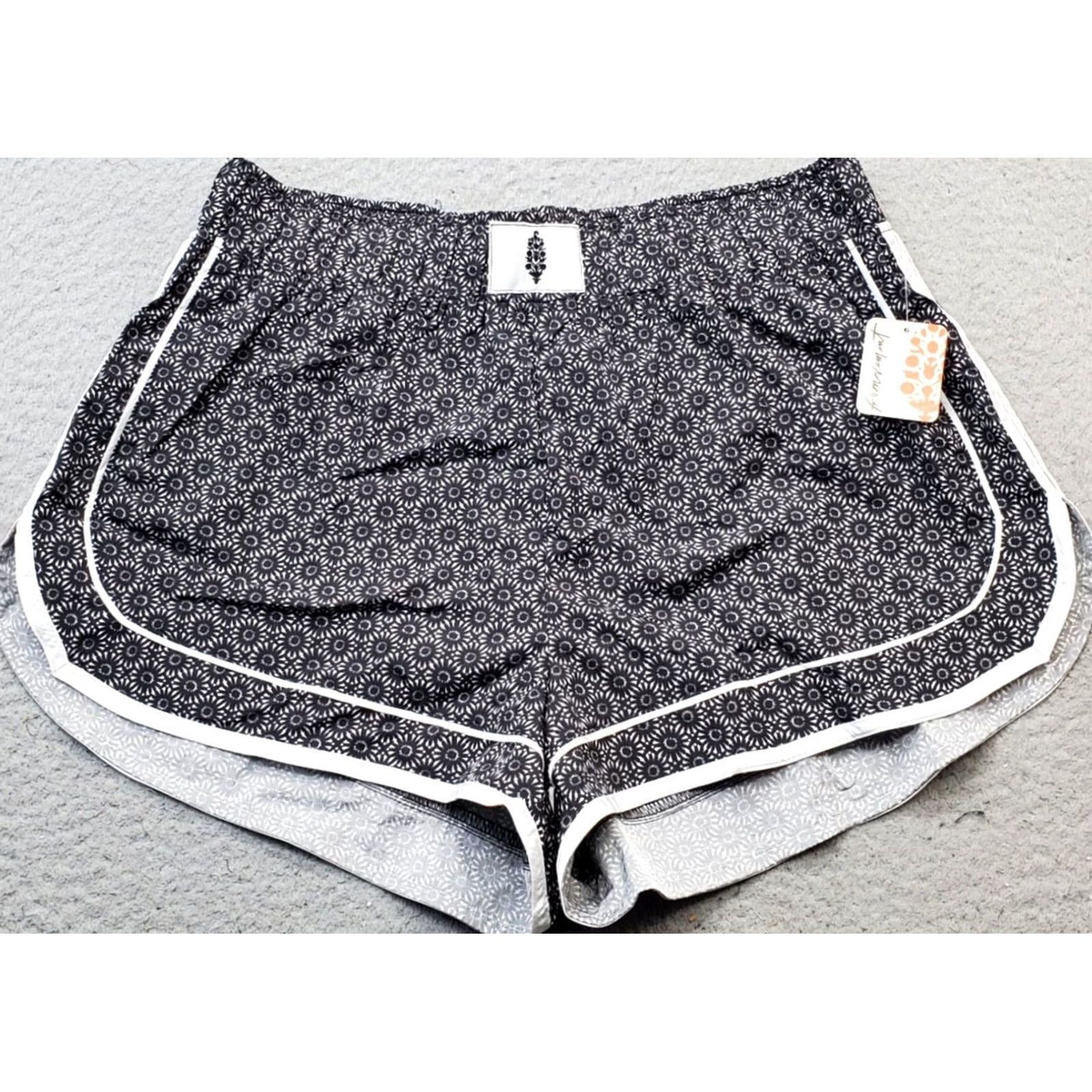 Free People Free People Movement Varsity Blues Shorts Womens L Multicolor Starburst Geo OB1778609 Size 36" / US 14 / IT 50 - 2 Thumbnail