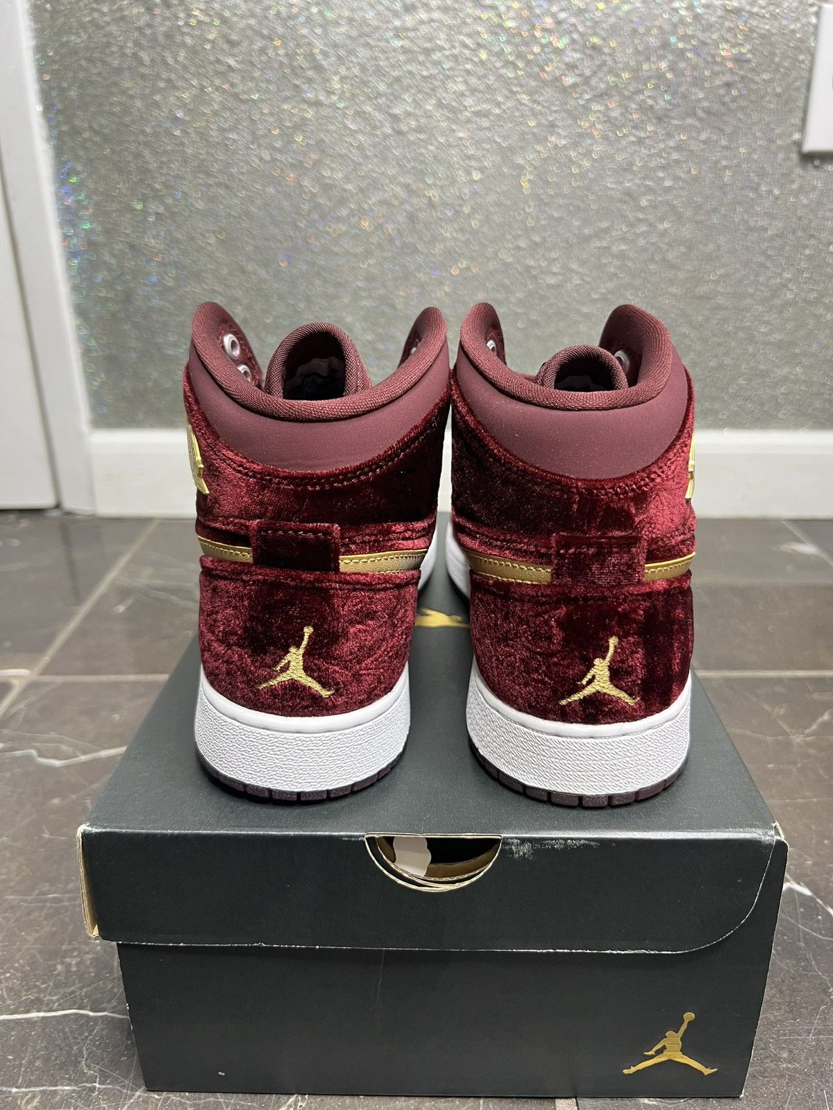 Jordan Brand Jordan Heiress Night Maroon 1s (2016) DS GS 7Y! Size US 7 / EU 40 - 3 Thumbnail