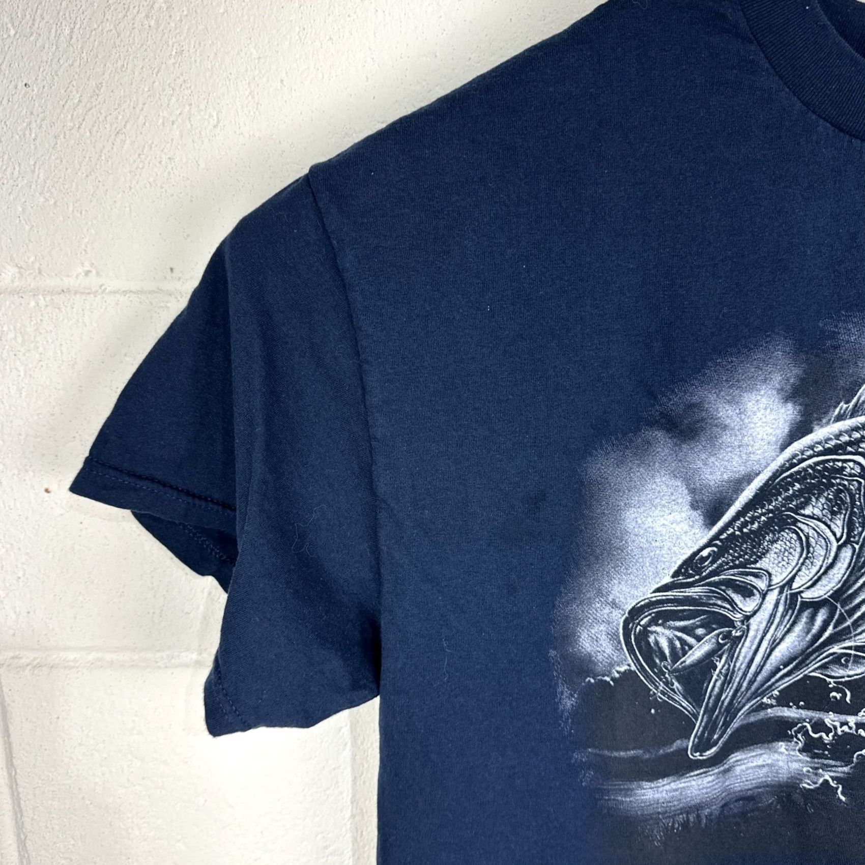 Vintage Vintage Freshwater Bass Fishing Shirt, XL, Blue Graphic, Mens, Unisex Size US XL / EU 56 / 4 - 5 Thumbnail