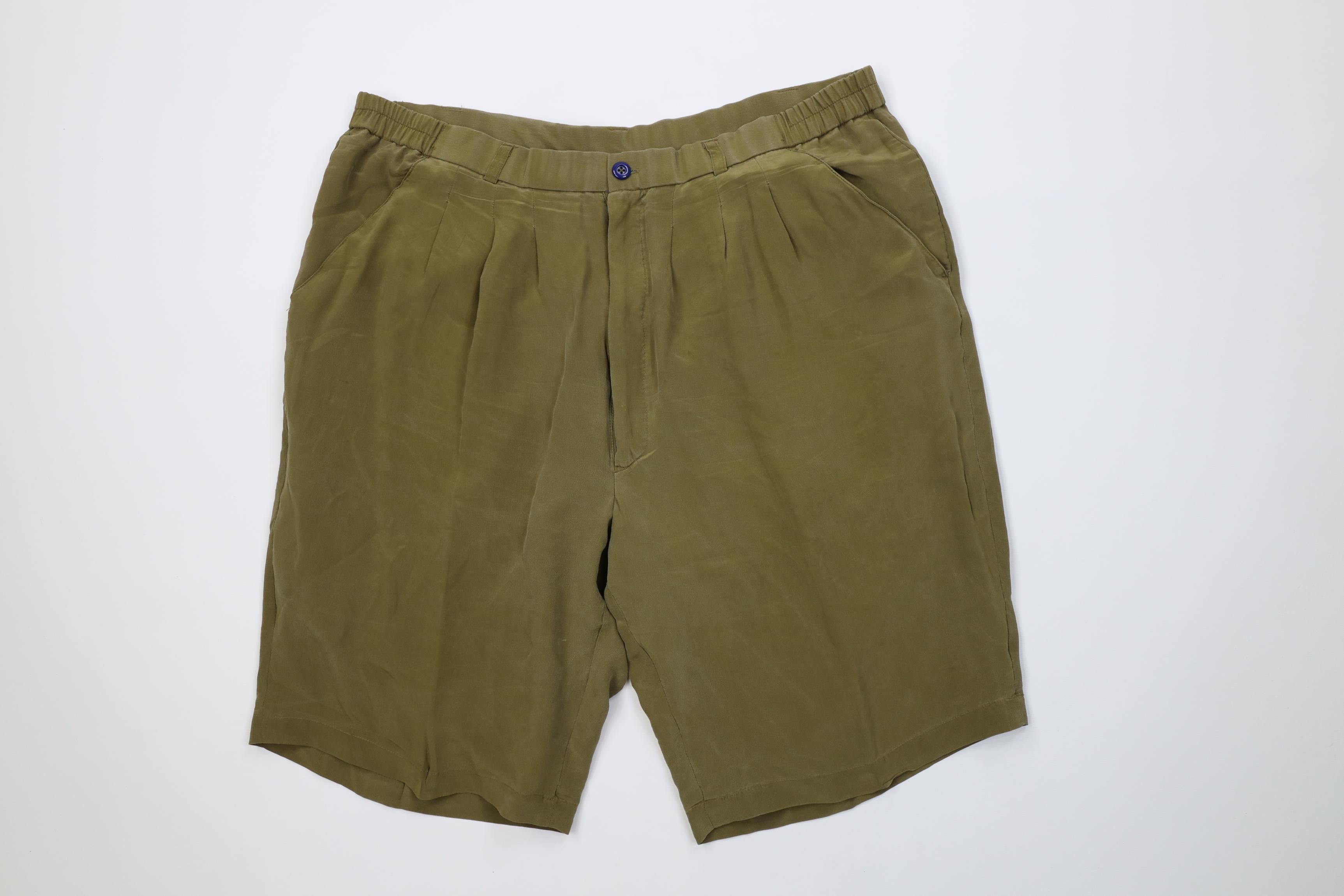 Vintage Vintage 90s Streetwear Above Knee Silk Pleated Shorts Green Size US 34 / EU 50 - 1 Thumbnail