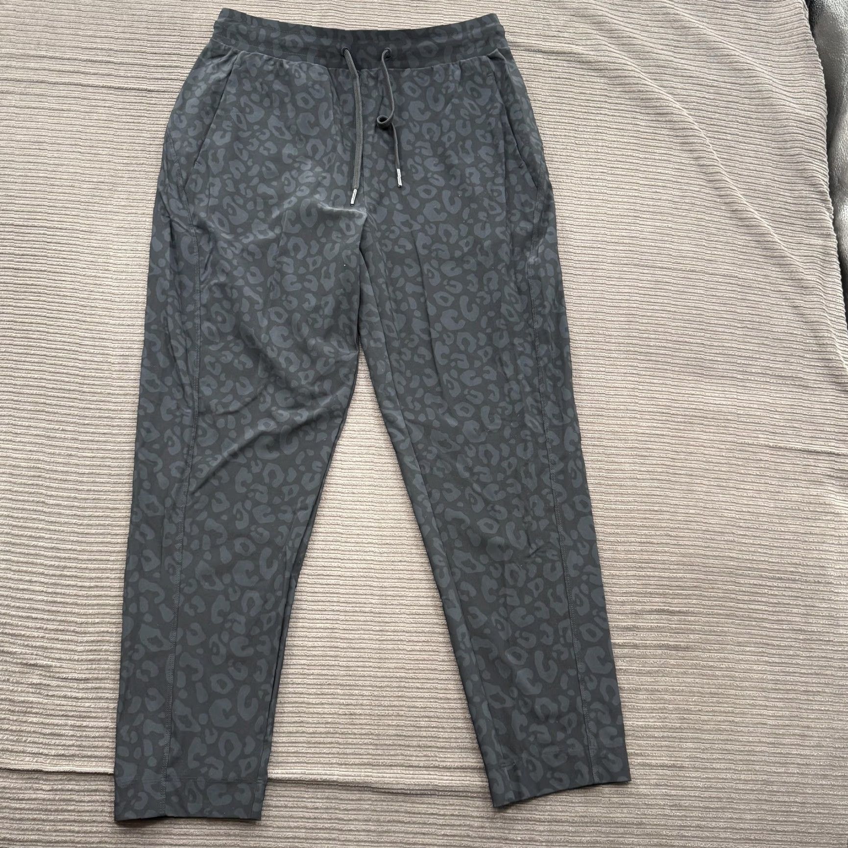 Sweaty Betty Sweaty Betty Pants Womens 8 Gray Leopard Print Recycled Joggers Drawstring Size 30" / US 8 / IT 44 - 2 Thumbnail