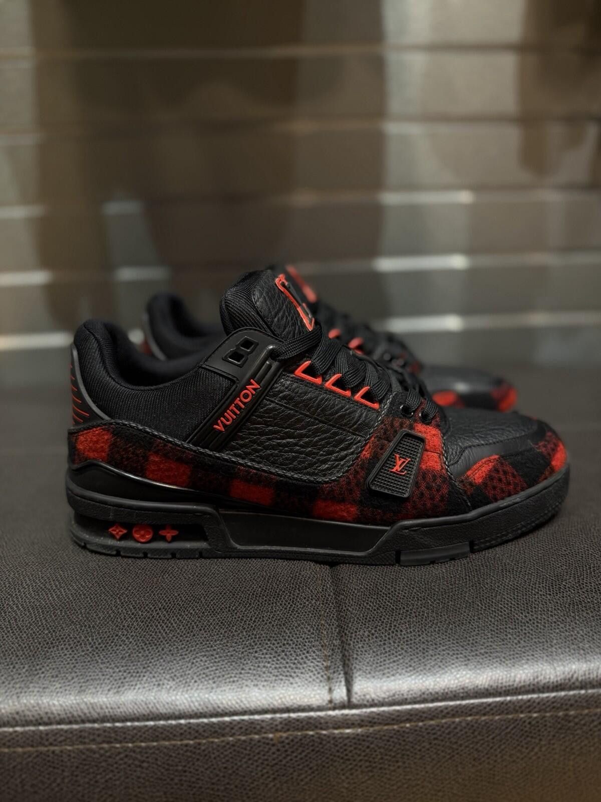 Louis Vuitton Louis Vuitton Trainer Black Red Monogram 8LV/9US $1200 Size US 9 / EU 42 - 2 Thumbnail