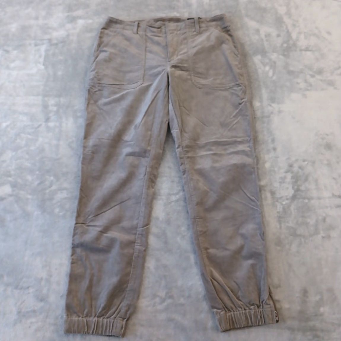 Banana Republic Banana Republic Pants Womens Size 12 Regular Gray Corduroy Ankle Zip Pockets Tapered Inseam 29 in Size 34" / US 12 / IT 48 - 2 Thumbnail