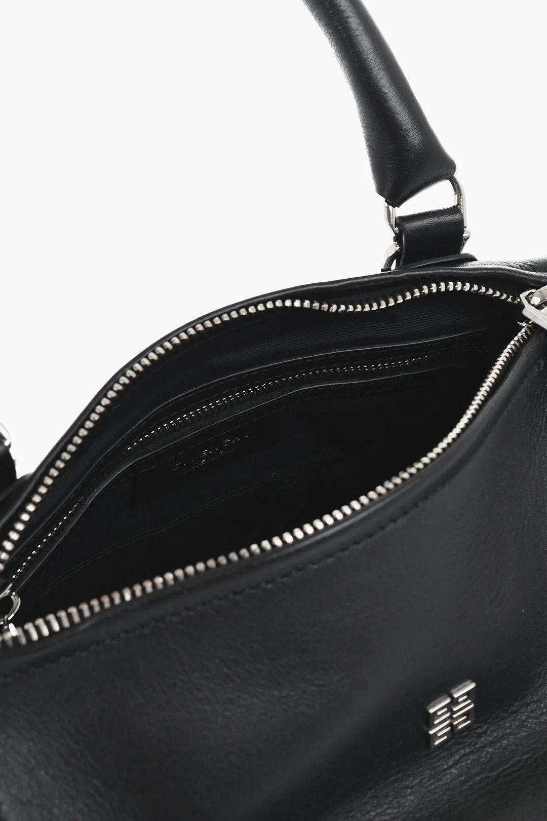 Givenchy og1mm0326 Size: OS / Hammered Leather Shoulder Bag in Black Size ONE SIZE - 4 Thumbnail