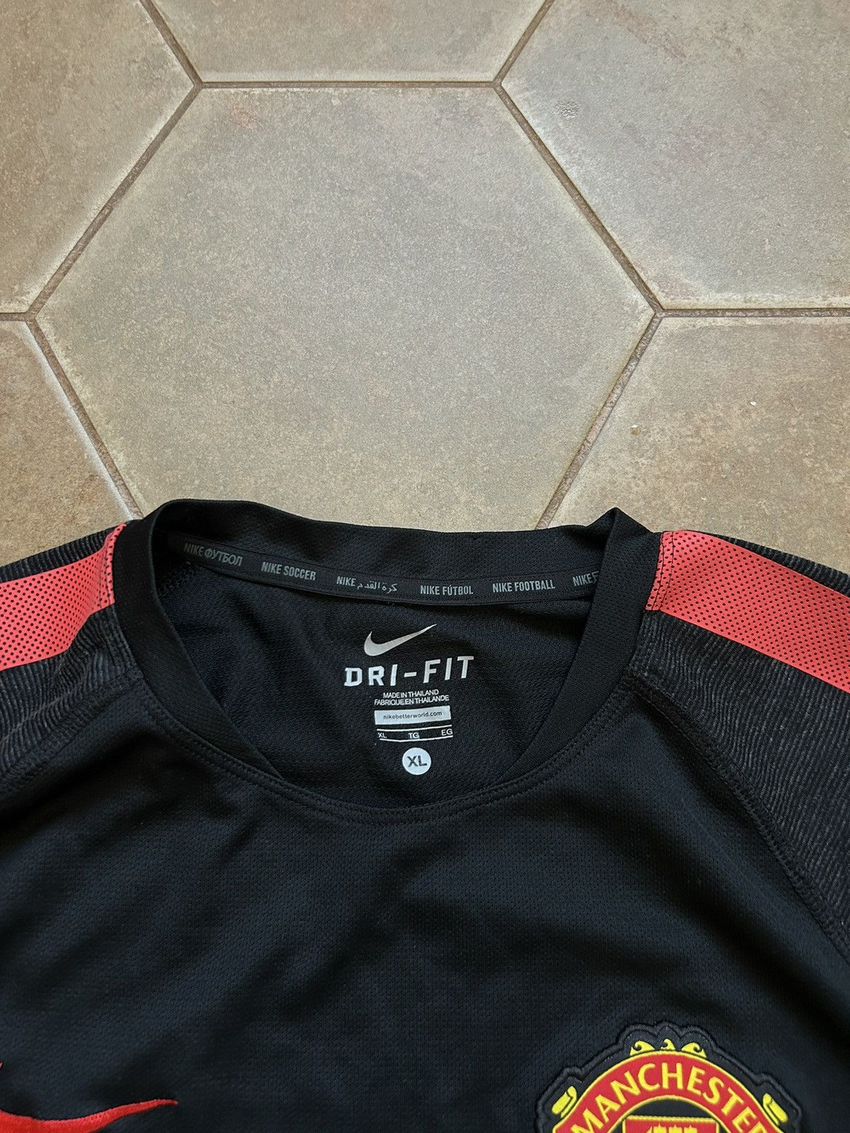 Nike MANCHESTER UNITED NIKE SOCCER JERSEY shirt Size US XL / EU 56 / 4 - 4 Thumbnail