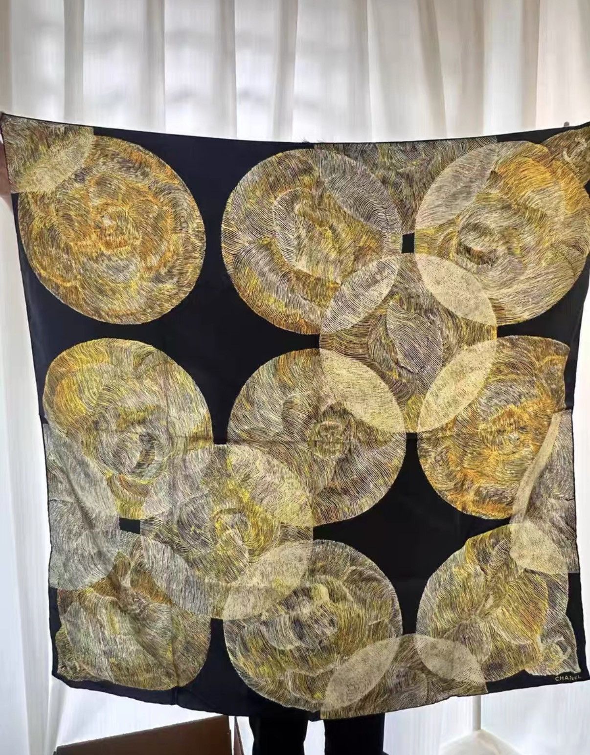 Chanel Chanel limited-edition camellia moon phase silk scarf J38 Size ONE SIZE - 7 Thumbnail