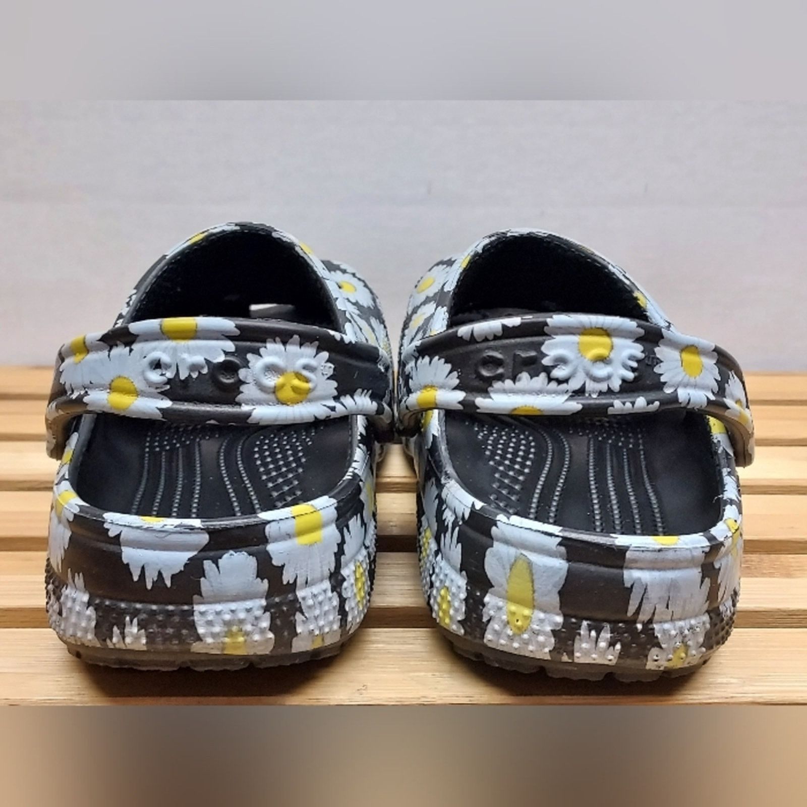 Crocs CROCS Womens Daisy Print Clog Sandals Size 8 Size US 8 / IT 38 - 7 Thumbnail