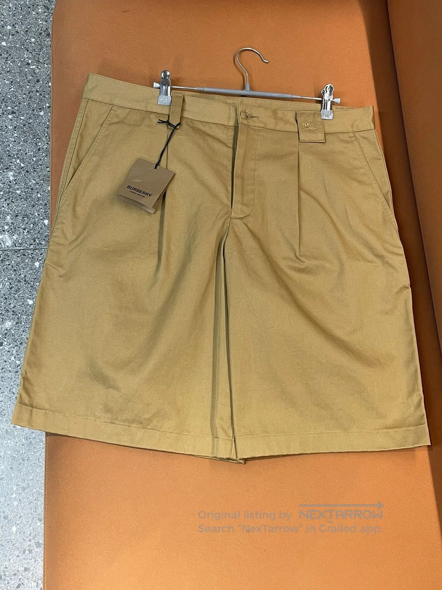 Burberry Burberry SS23 Solid Equestrian Knight Embroidered Shorts Me Size US 35 - 1 Thumbnail