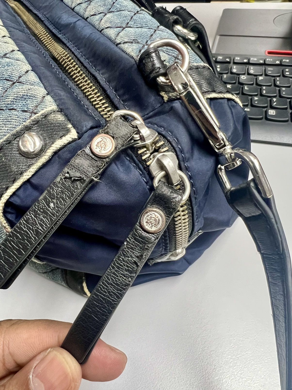 Diesel × Diesel Black Gold × Vintage Vintage Y2K Diesel Two Way Sling Crossbody Bag Size ONE SIZE - 12 Thumbnail