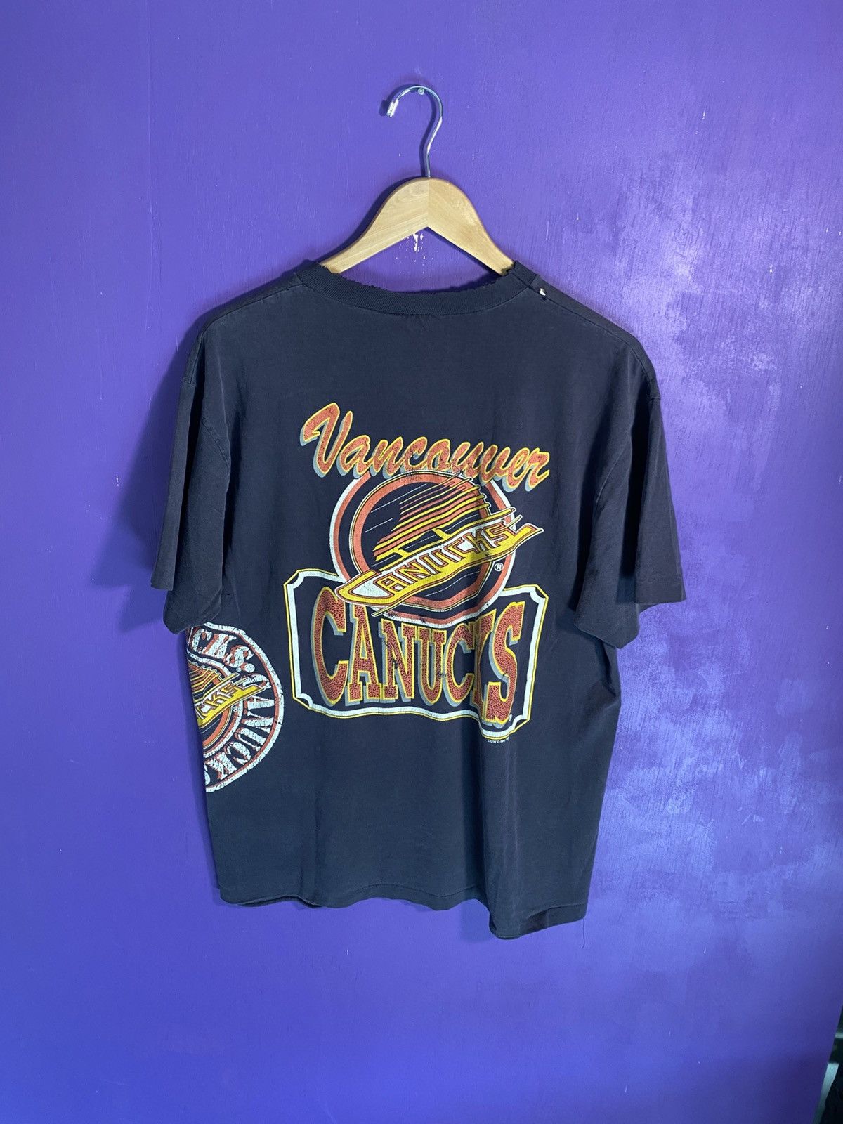 NHL Vintage 1991 Vancouver Canucks slap shot AOP t-shirt Size US XL / EU 56 / 4 - 2 Thumbnail