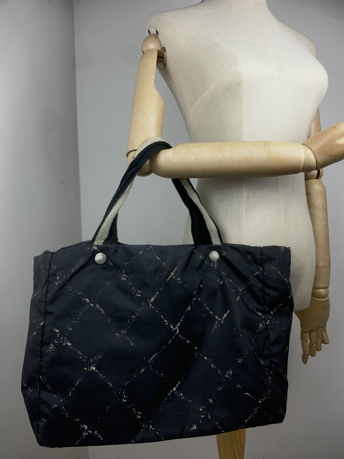 Chanel Authentic Vintage Chanel Black Nylon Tote Bag Size ONE SIZE - 23 Thumbnail