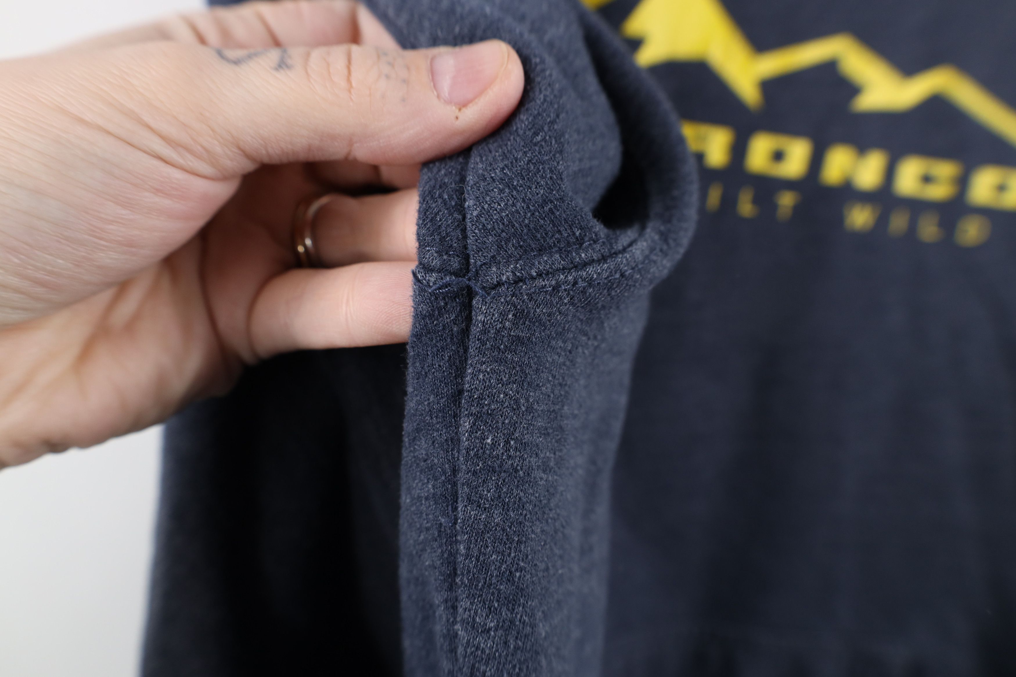 Vintage Ford Motor Company Spell Bronco Built Wild Hoodie Sweatshirt Size US L / EU 52-54 / 3 - 7 Thumbnail