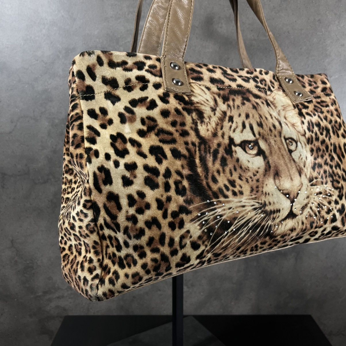 Japanese Brand Vintage Y2K Leopard Print Avant Garde Hand Shoulder Bag Size ONE SIZE - 2 Thumbnail