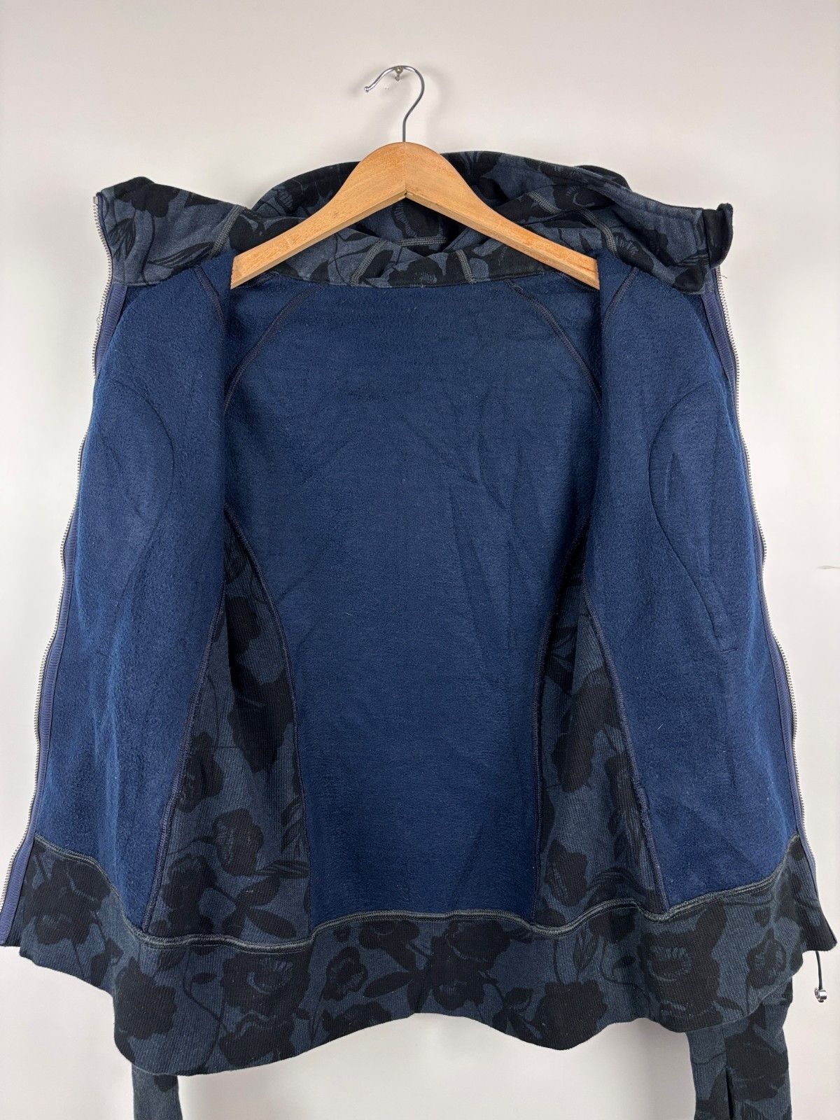 Lululemon Lululemon Scuba Floral Hoodie Cotton Blue Womens Size ~S Size S / US 4 / IT 40 - 7 Thumbnail