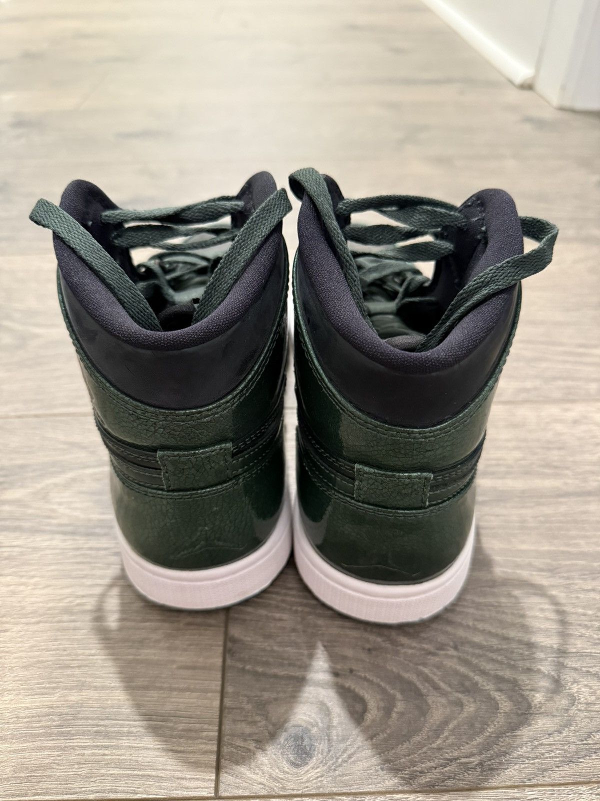 Jordan Brand Air Jordan 1 Retro High Grove Green/Black-White Size US 7.5 / EU 40-41 - 3 Thumbnail