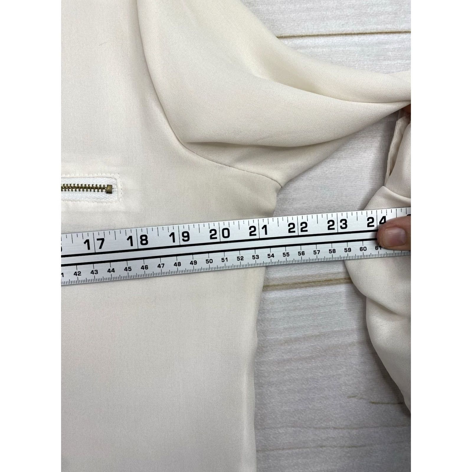 Vintage RUE21 Blouse Sz L Cream V-Neck Button Roll Tab Sleeve Polyester Bohemian Basic Womens Shirt Size L / US 10 / IT 46 - 6 Thumbnail