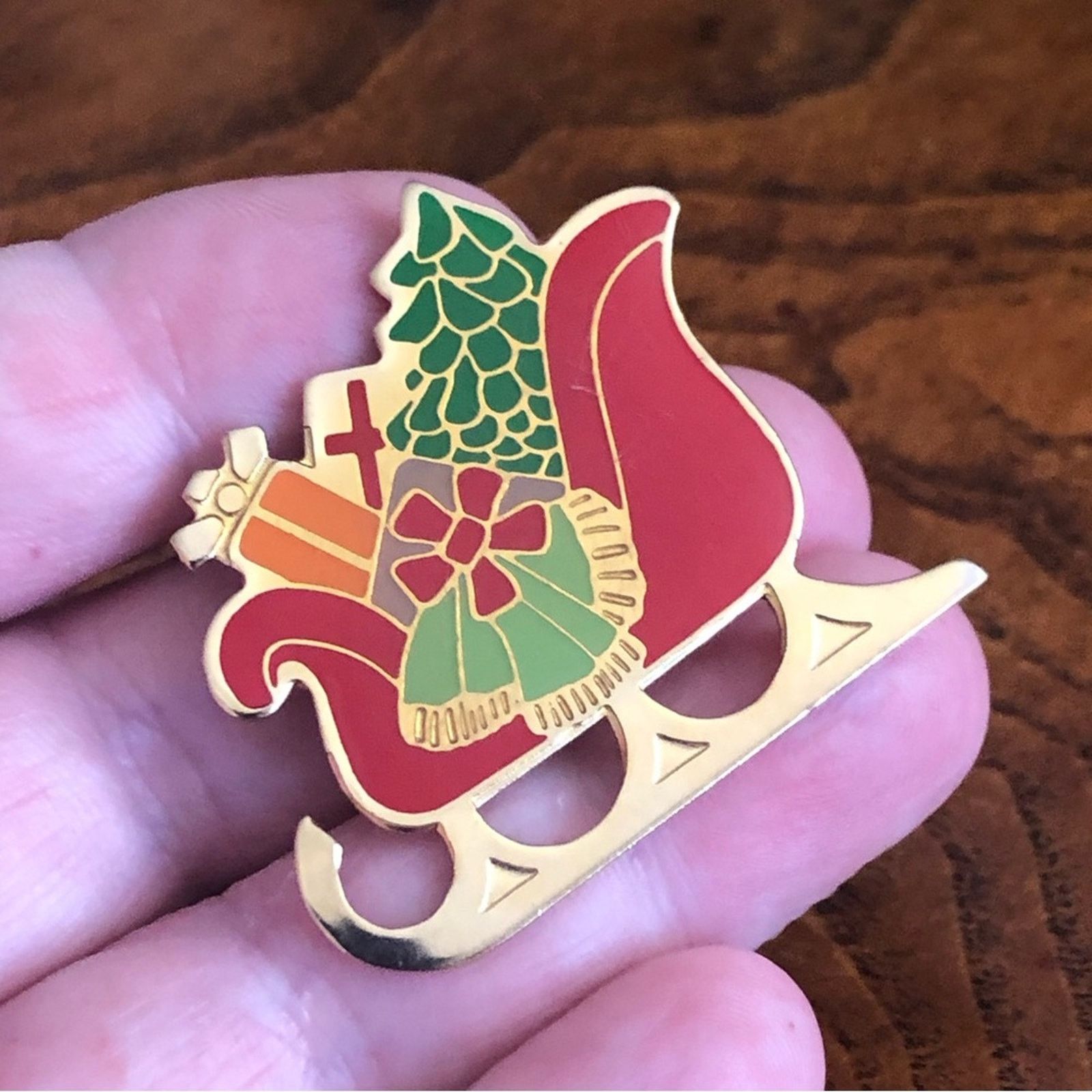 Vintage Vintage enamel Christmas sleigh brooch pin Size ONE SIZE - 3 Thumbnail