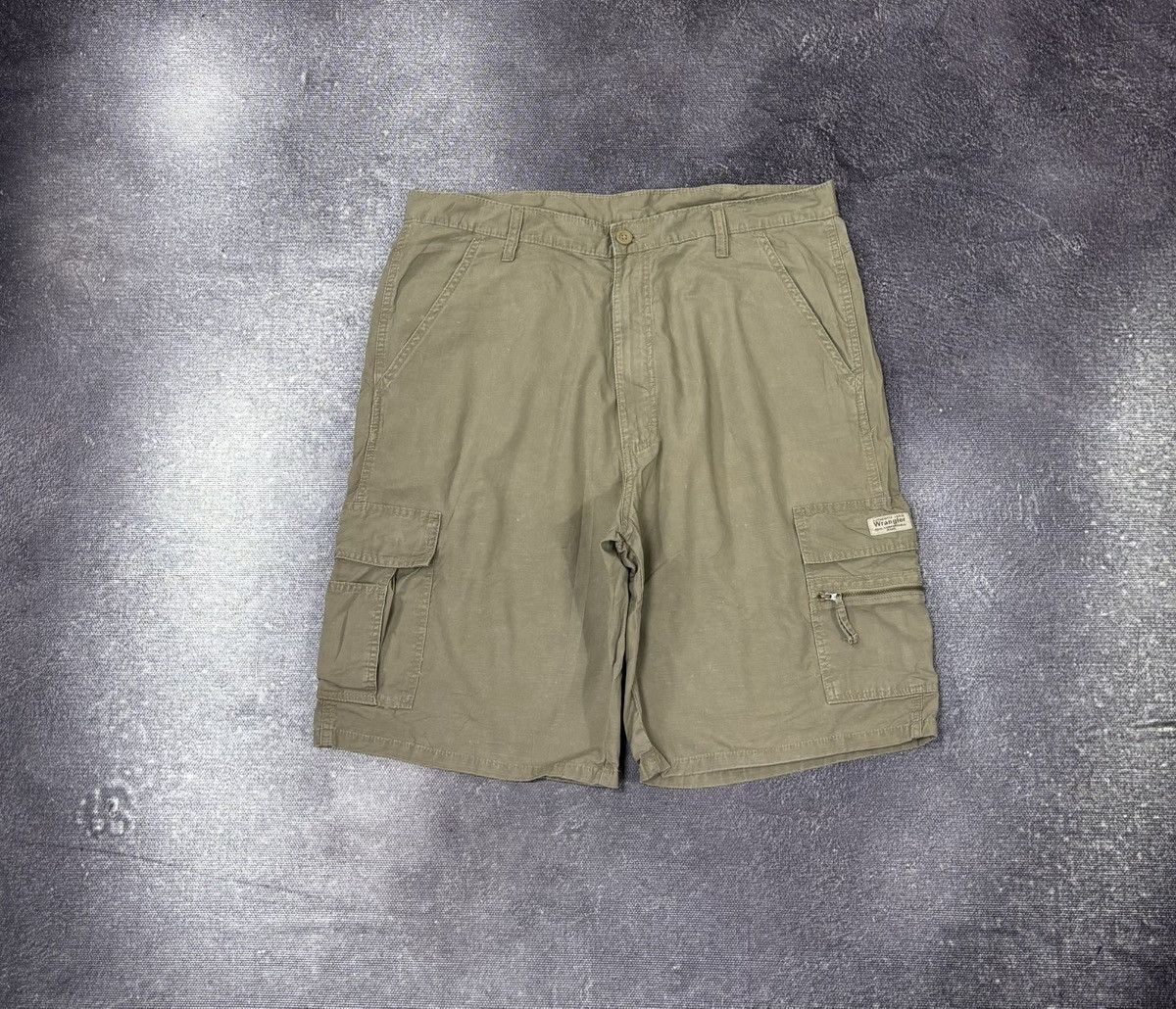 Vintage Vintage Wrangler USA Zip Pocket Hype Baggy Cargo Shorts Size US 36 / EU 52 - 1 Thumbnail