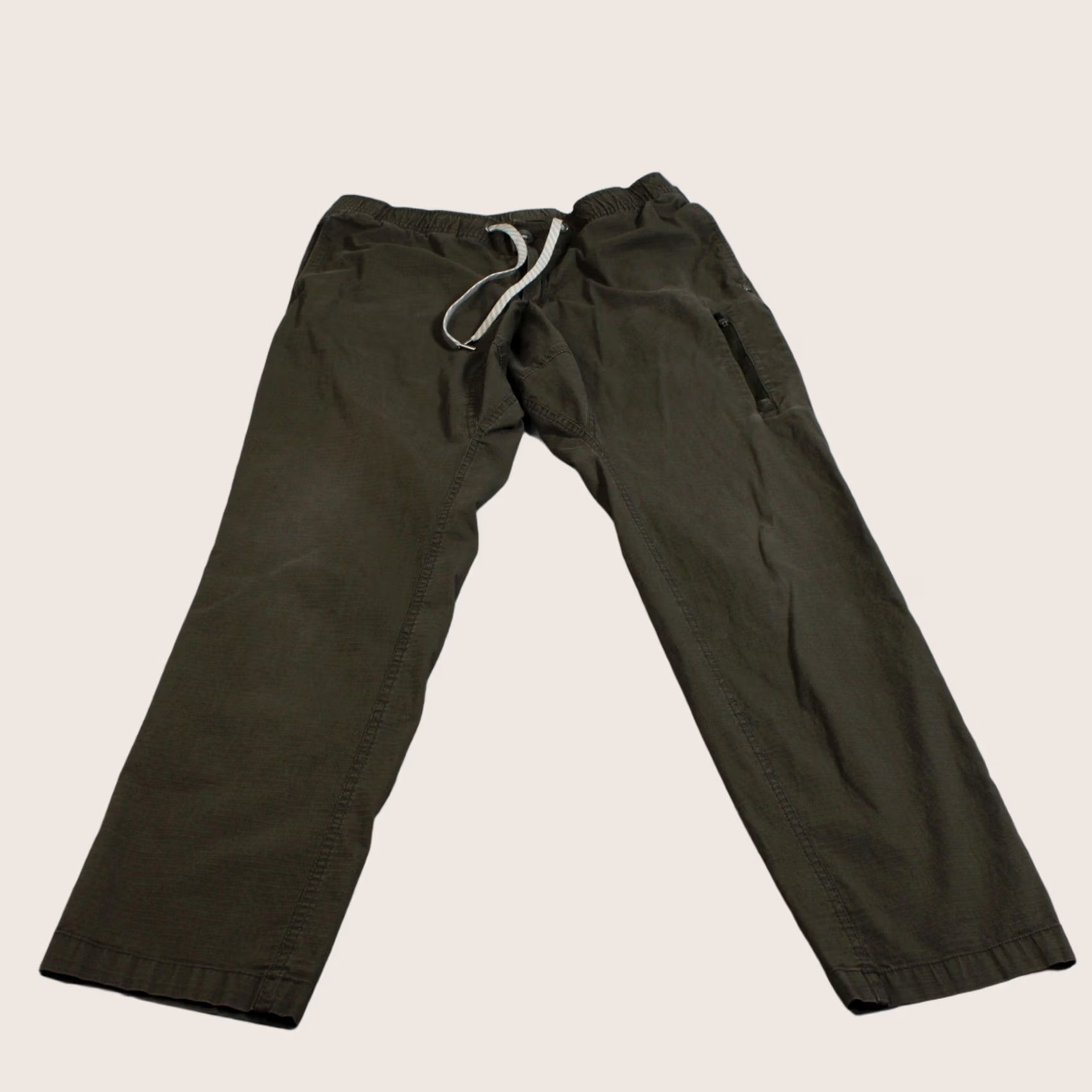 Vuori Vuori Ripstop Climber Pant Men 32x30 Olive Green Elastic Waist Pockets Zip Pocket Outdoor Hike Khakis Straight Leg Regular Mens Pants Size US 32 / EU 48 - 1 Thumbnail