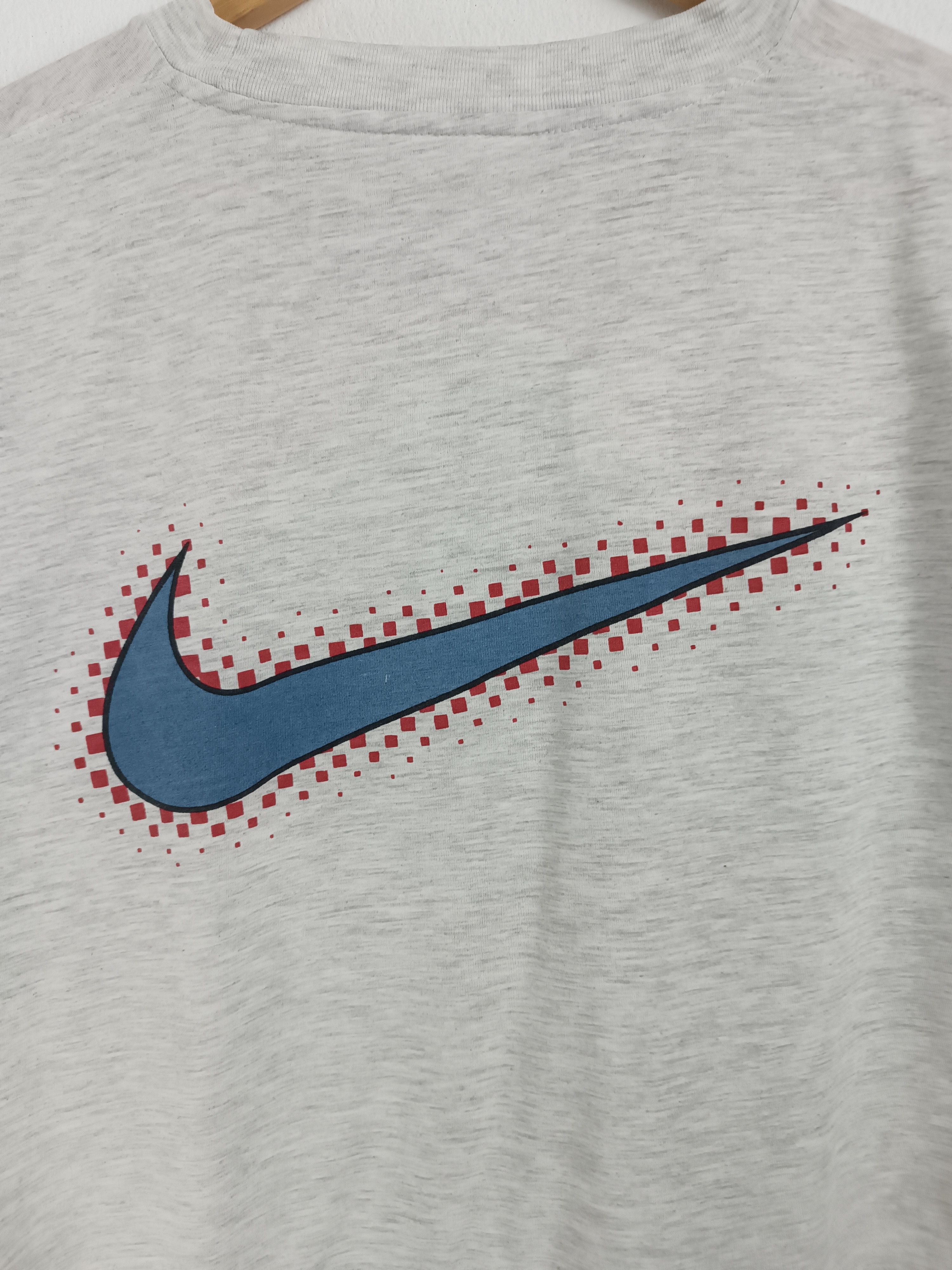 Nike VINTAGE 90'S NIKE SWOOSH CRAZY BACKHIT TEE Size US L / EU 52-54 / 3 - 12 Thumbnail