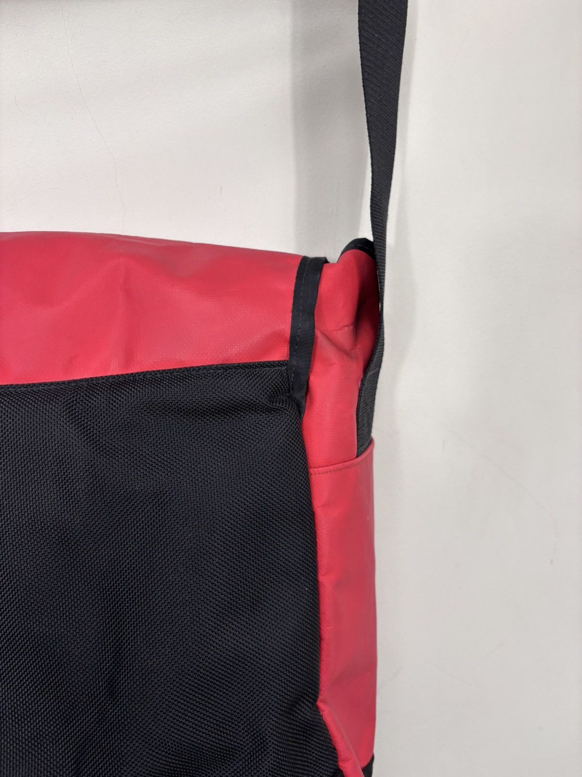 The North Face The North Face Base Camp Voyager Messenger Bag Red Outdoor Size ONE SIZE - 22 Thumbnail